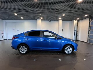 2021 Hyundai Solaris II Рестайлинг, синий, 1734000 рублей, вид 2