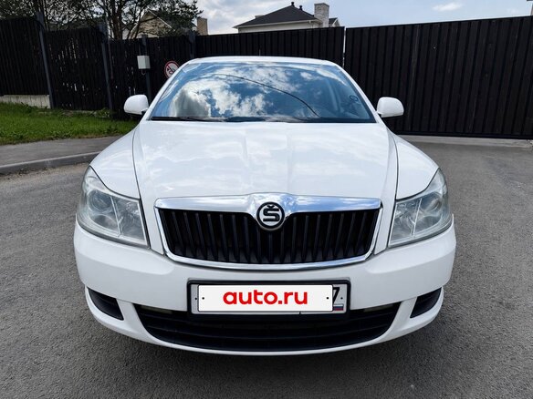 2013 Skoda Octavia II (A5) Рестайлинг, белый, 750000 рублей
