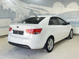 2009 Kia Cerato 4-speed II, белый, 700000 рублей, вид 5