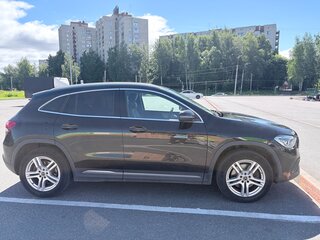 2020 Mercedes-Benz GLA 250 II (H247), чёрный, 3990000 рублей, вид 4