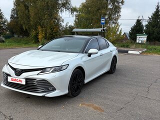 2018 Toyota Camry VIII (XV70), белый, 3250000 рублей, вид 1