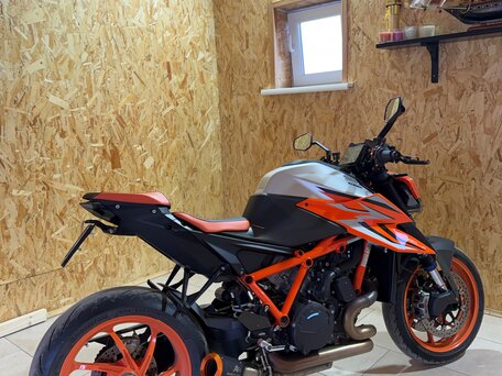 2022 KTM 1290 Super Duke R Evo, оранжевый, 1300000 рублей, вид 3