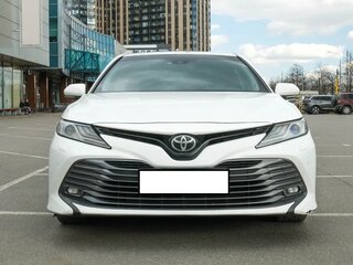 2018 Toyota Camry VIII (XV70), белый, 2442000 рублей, вид 1