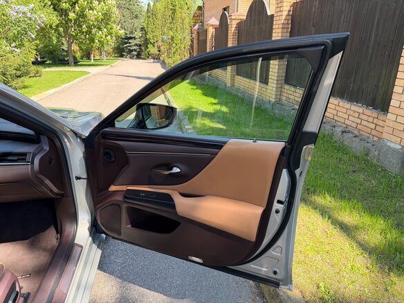 2021 Lexus ES 300h VII Рестайлинг, серый, 4150000 рублей - вид 7