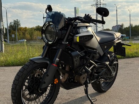 2024 Husqvarna Svartpilen 401, чёрный, 565000 рублей, вид 2