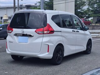 2022 Honda Freed II Рестайлинг, белый, 1239000 рублей, вид 4