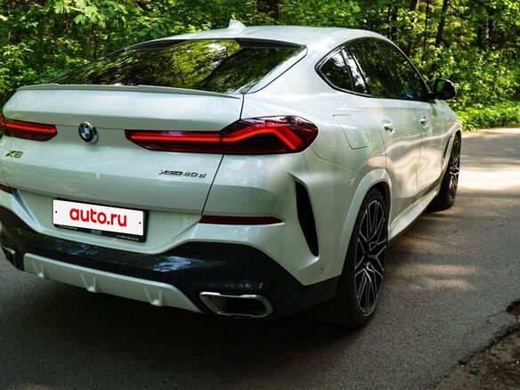 2021 BMW X6 40d III (G06), белый, 8500000 рублей - вид 3