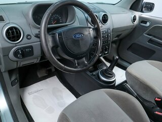 2003 Ford Fusion I, белый, 379000 рублей, вид 5