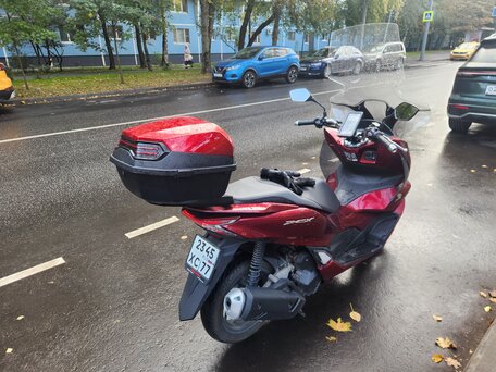 2022 Honda PCX 125, красный, 300000 рублей, вид 3