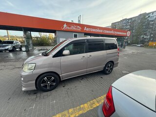 2002 Toyota Noah I (R60), коричневый, 750000 рублей, вид 3