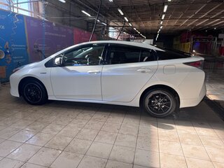 2017 Toyota Prius IV (XW50), белый, 1730000 рублей, вид 5