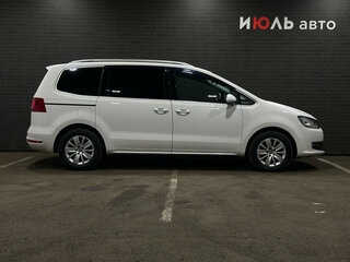 2011 Volkswagen Sharan II, белый, 1420000 рублей, вид 4
