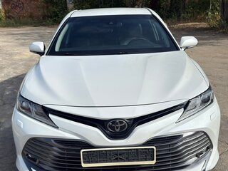 2018 Toyota Camry VIII (XV70), белый, 2650000 рублей, вид 1
