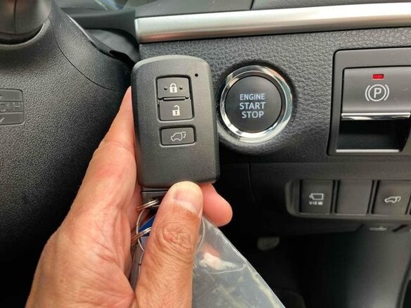 2017 Toyota Harrier III (XU60) Рестайлинг, чёрный, 2150055 рублей - вид 16