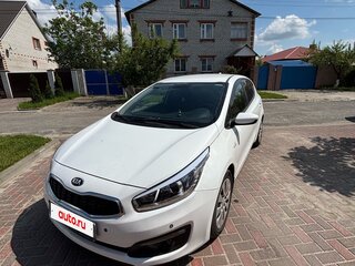 2017 Kia Ceed II Рестайлинг, белый, 1280000 рублей, вид 3