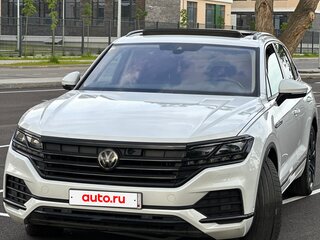 2018 Volkswagen Touareg III, белый, 3700000 рублей, вид 1