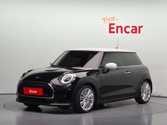 2022 Mini Hatch Cooper III (F55/F56) Рестайлинг 2, чёрный, 1726000 рублей