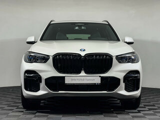 2022 BMW X5 45e IV (G05/G18), белый, 8699000 рублей, вид 3