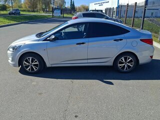 2016 Hyundai Solaris I Рестайлинг, серебристый, 710000 рублей, вид 3