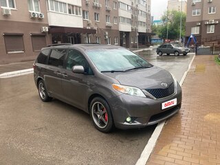 2016 Toyota Sienna III Рестайлинг, серый, 3300000 рублей, вид 5