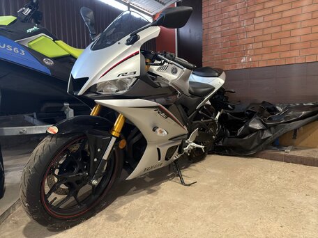 2020 Yamaha YZF-R3, серебристый, 700000 рублей, вид 1
