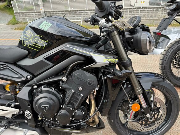 2025 Triumph Street Triple, чёрный, 1299000 рублей - вид 25