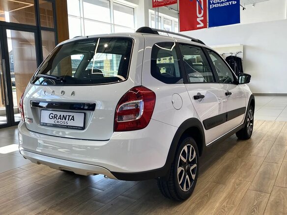 2026 Lada (ВАЗ) Granta Cross I Рестайлинг, белый - вид 3