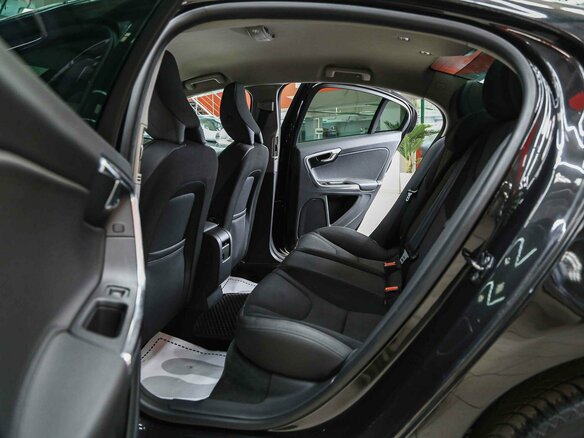 2010 Volvo S60 II, чёрный, 895000 рублей - вид 5