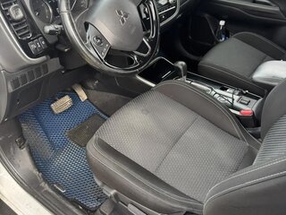 2021 Mitsubishi Outlander III Рестайлинг 3, белый, 1670000 рублей, вид 5