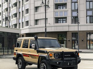 2025 Toyota Land Cruiser 76 70 Series Рестайлинг 2, бежевый, 12550000 рублей, вид 2