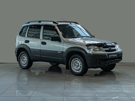 2016 Chevrolet Niva I Рестайлинг, серебристый, 620000 рублей, вид 1