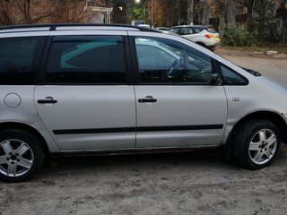 2003 Volkswagen Sharan I Рестайлинг, серебристый, 400000 рублей, вид 4