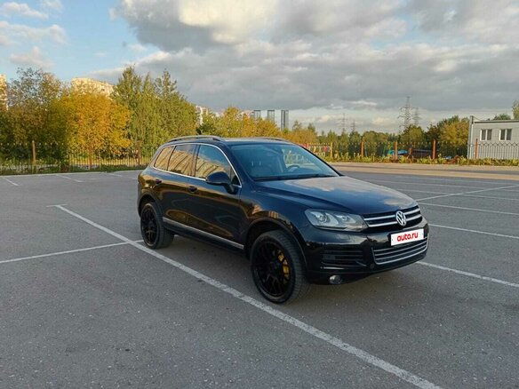 2011 Volkswagen Touareg II, чёрный, 1790000 рублей - вид 2