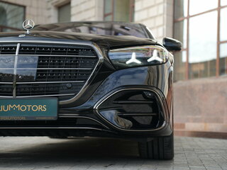 2026 Mercedes-Benz S-Класс 580 Long 4MATIC VII (W223) Рестайлинг, чёрный, 31990000 рублей, вид 4
