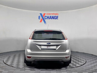 2010 Ford Focus II Рестайлинг, серебристый, 493000 рублей, вид 5