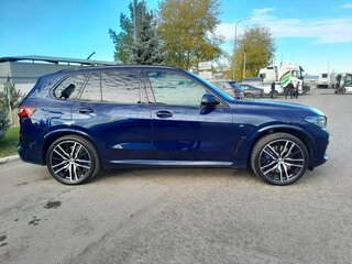 2021 BMW X5 M50d IV (G05/G18), синий, 9000000 рублей, вид 5