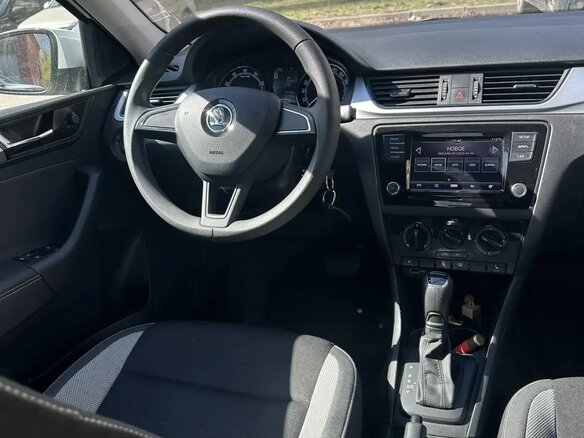 2018 Skoda Rapid I Рестайлинг, белый, 1400000 рублей - вид 4