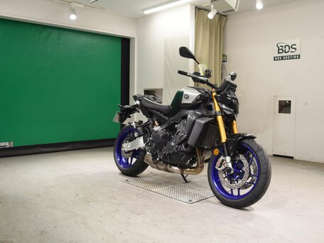 2024 Yamaha MT-09 (FZ-09), серебристый, 1450000 рублей, вид 3