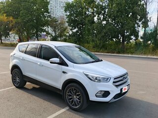 2017 Ford Kuga II Рестайлинг, белый, 1670000 рублей, вид 2