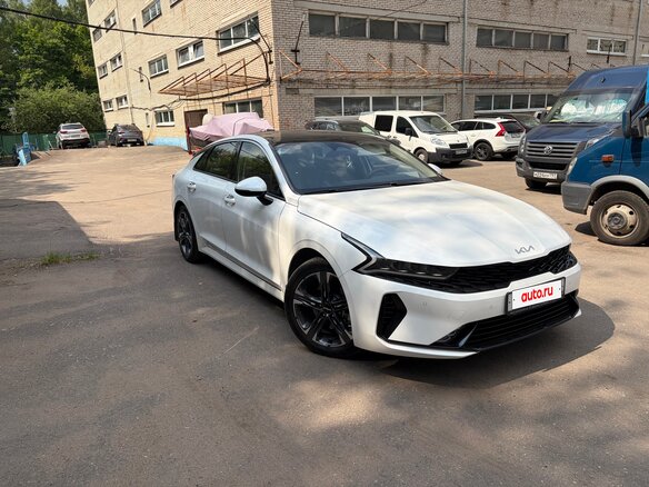2022 Kia K5 III, белый, 2900000 рублей - вид 4