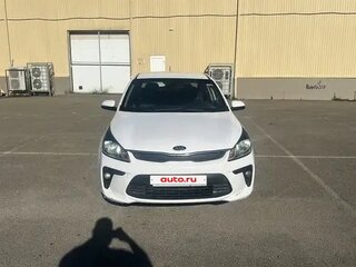 2019 Kia Rio IV, белый, 860000 рублей, вид 1