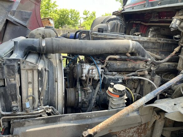 1999 Volvo VNL, красный, 3000000 рублей - вид 12