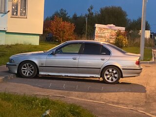 2001 BMW 5 серии 525i IV (E39) Рестайлинг, серебристый, 350000 рублей, вид 4