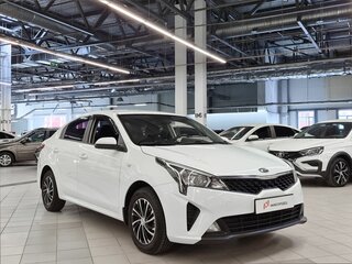2020 Kia Rio IV Рестайлинг, белый, 1559000 рублей, вид 2