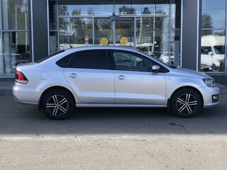 2015 Volkswagen Polo V Рестайлинг, серебристый, 838500 рублей, вид 4