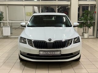 2018 Skoda Octavia III (A7) Рестайлинг, белый, 1699000 рублей, вид 3