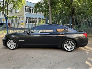 2011 BMW 7 серии Long 750Li xDrive V (F01/F02/F04), серый, 1860000 рублей, вид 4