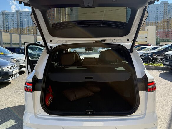 2025 Geely Monjaro (Xingyue L) I Рестайлинг 2 (China Market), белый, 4350000 рублей - вид 7