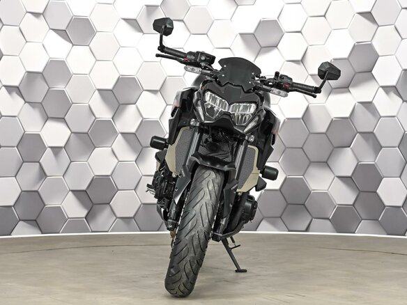 2020 Kawasaki Z 900, чёрный - вид 4