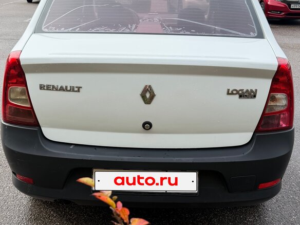 2011 Renault Logan I Рестайлинг, белый, 400000 рублей - вид 4